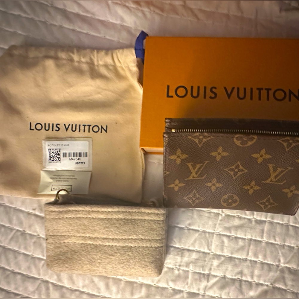 Authentic Louis Vuitton Toiletry 15 (Discontinued).